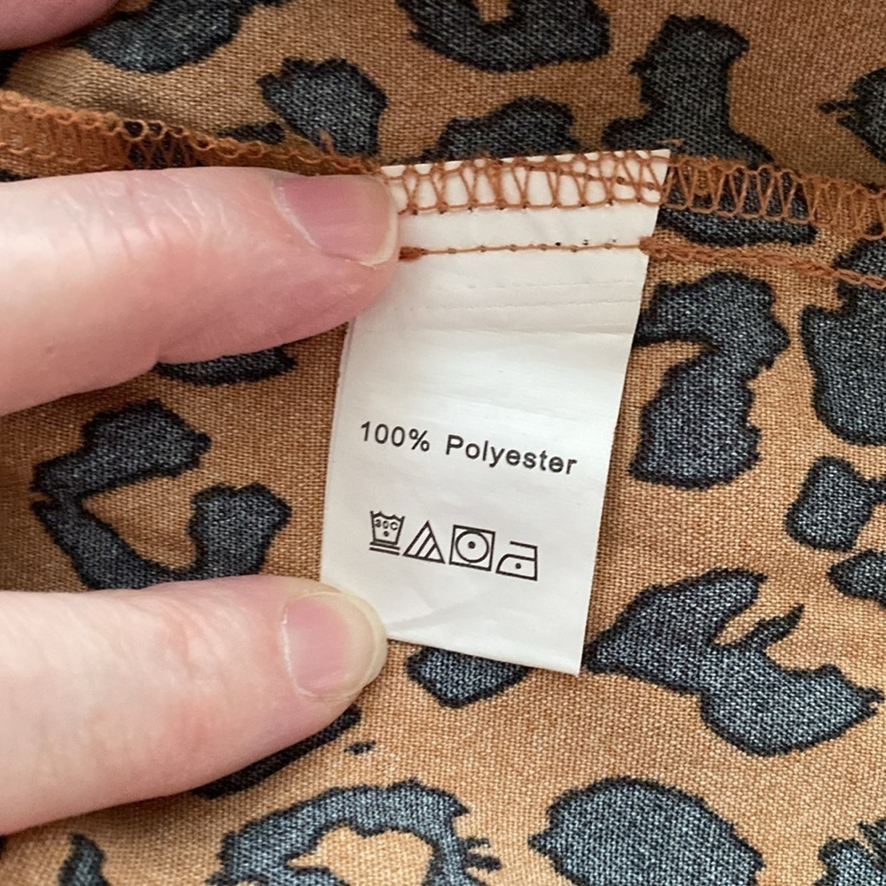 Embroidered and animal print blouse flutter sleeves short V-neckline size large - Picture 7 of 8